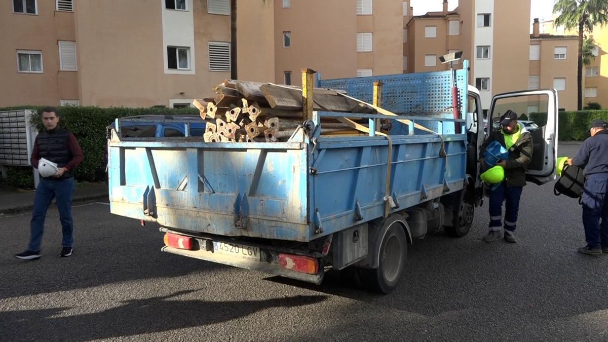 Los puntales utilizados en el aparcamiento para reforzar la estructura.