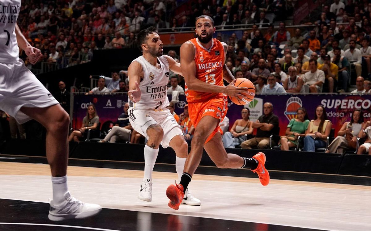 Darius Thompson se estrena de taronja con un título.