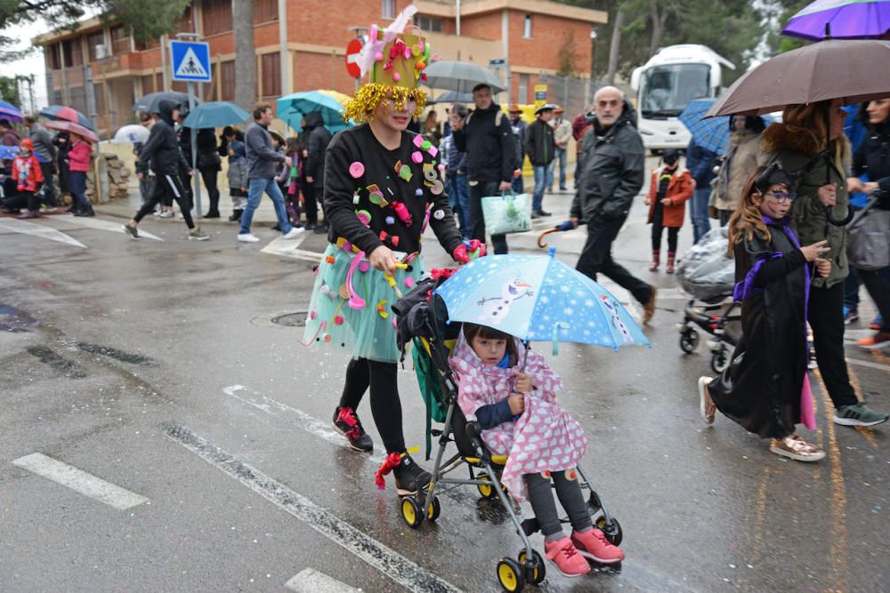 Stimmung trotz schlechtem Wetter: In Portol und Sa Cabaneta fand am Sonntag (4.2.) der erste Karnevalsumzug statt. 13 Festwagen und Fußgruppen waren mit von der Partie.