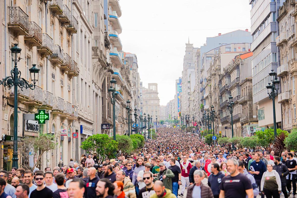 Miles de trabajadores del metal vuelven a recorrer las calles de Vigo por su convenio colectivo