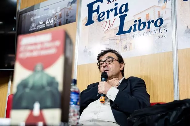 Fotogalería | Javier Cercas presenta en Cáceres su libro 'El loco de Dios en el fin del mundo'