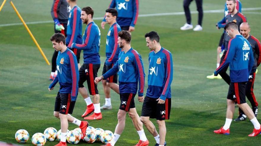 España se concentra sin Luis Enrique y con dolor por Reyes