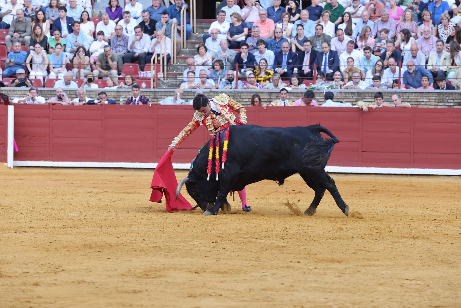 Javier Zulueta y Manuel Quintana abren la puerta de Los Califas