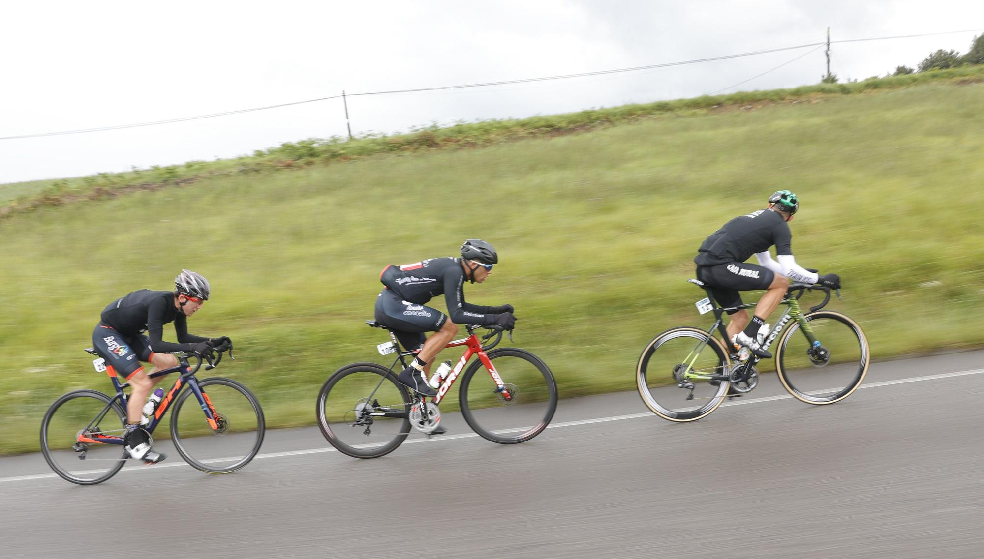 La segunda etapa de la Vuelta Ciclista a Asturias, en imágenes