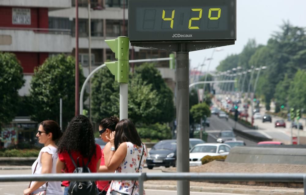 El termómetro de Plaza América, todo el día al sol, llegó a marcar los 42º.