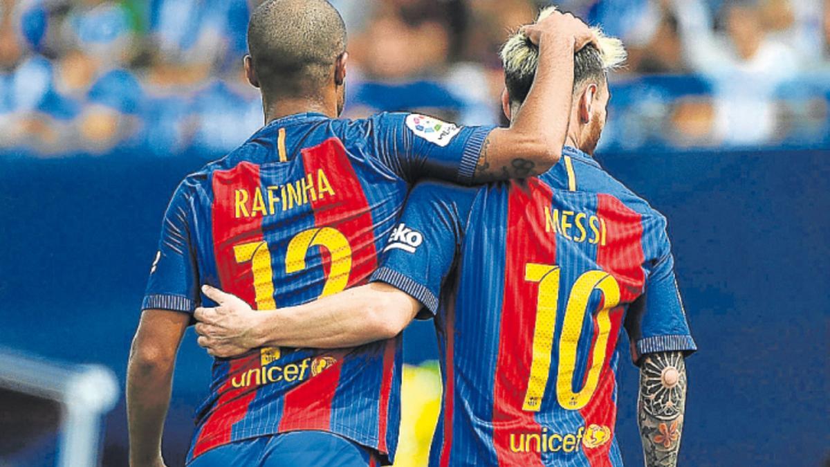 Rafinha y Leo Messi celebran uno de los goles del Leganés-Barça