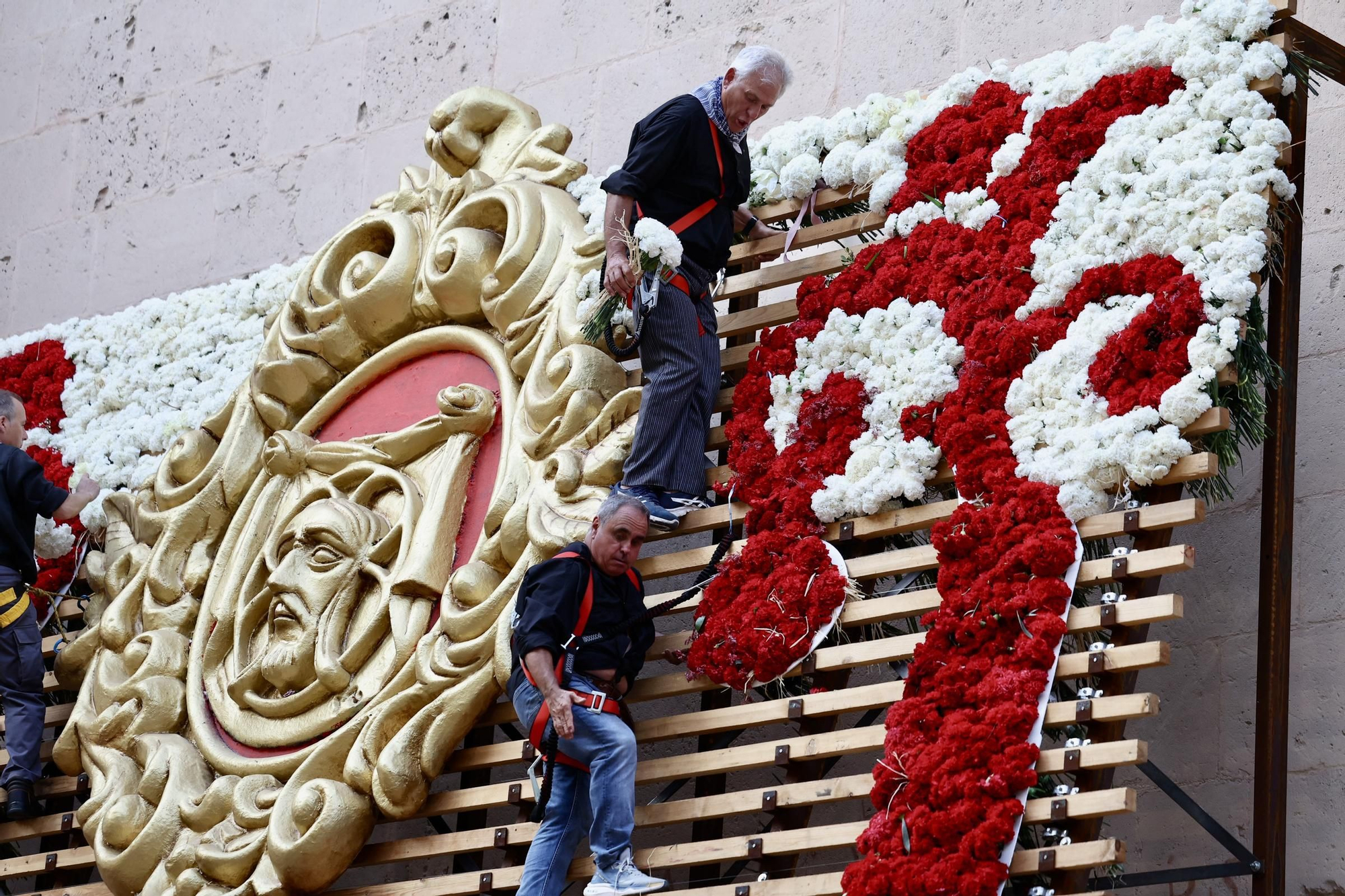 Primera jornada de Ofrenda de las Hogueras de Alicante