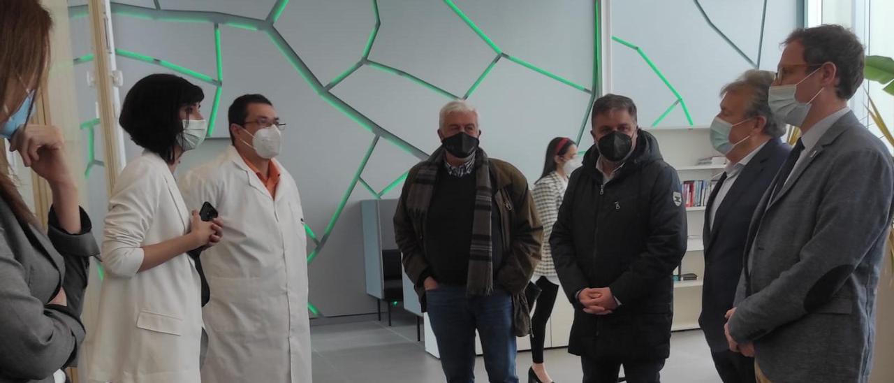 La visita de los dirigentes políticos a la empresa Atlántica Agrícola de Villena.