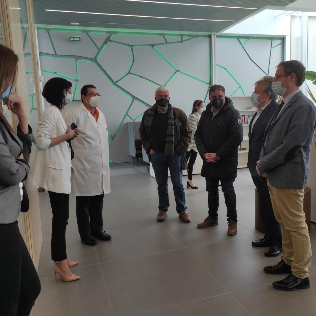 La visita de los dirigentes políticos a la empresa Atlántica Agrícola de Villena.