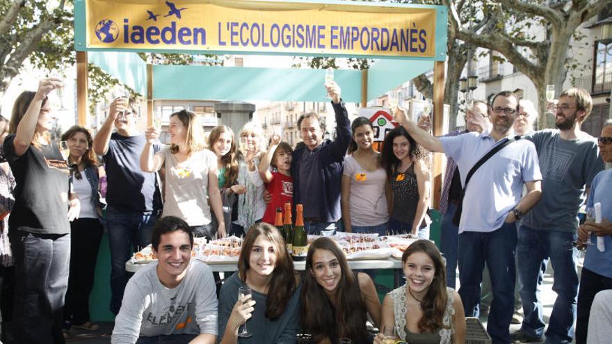 Celebració per una victòria urbanística de Iaeden.