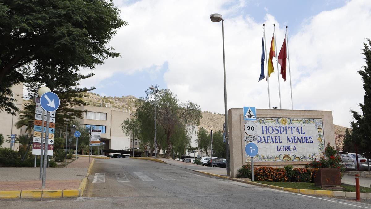 Entrada al recinto del hospital Rafael Méndez.