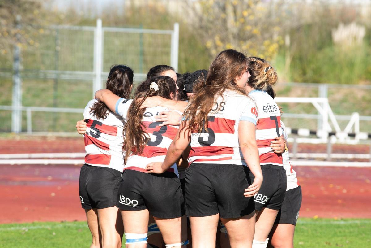 Las jugadoras del CRAT se abranza en Elviña.