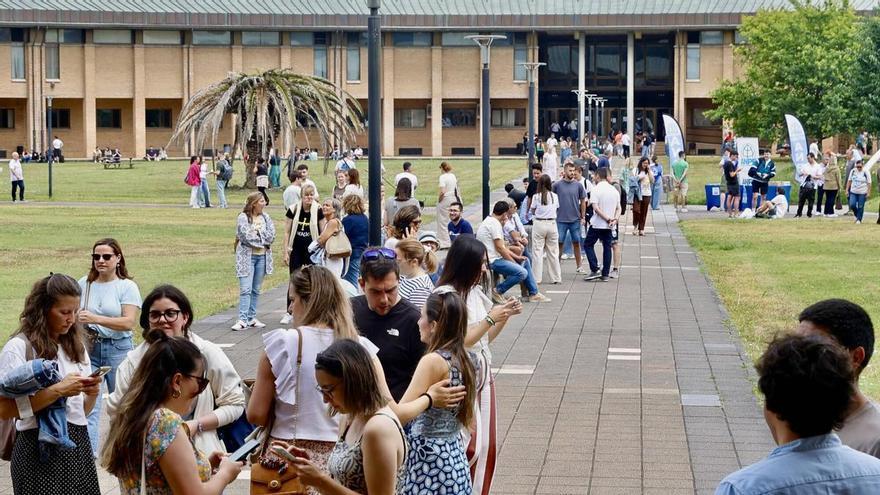 Escàndol a les oposicions a mestre d’Astúries, amb faltes d’ortografia com «abances», «surga» o «llendo»: «Hem vist autèntiques burrades»