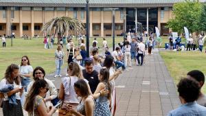 Escàndol a les oposicions a mestre d’Astúries, amb faltes d’ortografia com «abances», «surga» o «llendo»: «Hem vist autèntiques burrades»