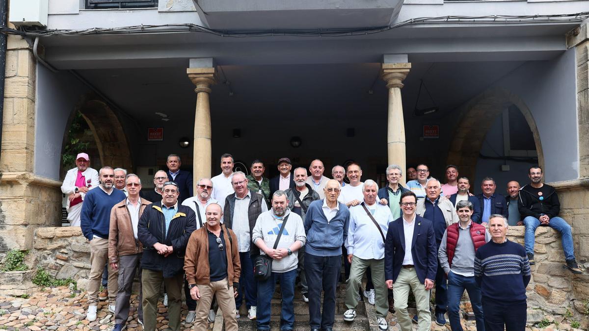 EN IMÁGENES: Encuentro de árbitros avilesinos activos a finales del siglo XX