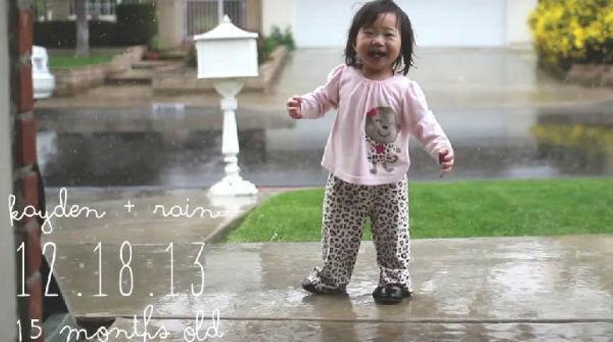 El vídeo on la petita de 15 mesos s’emociona al veure la pluja