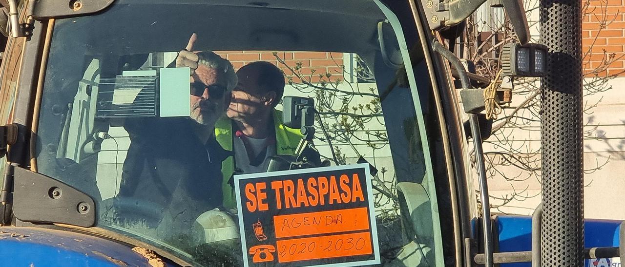 Tractores durante una concentración , ayer, en Valladolid, Castilla y León.