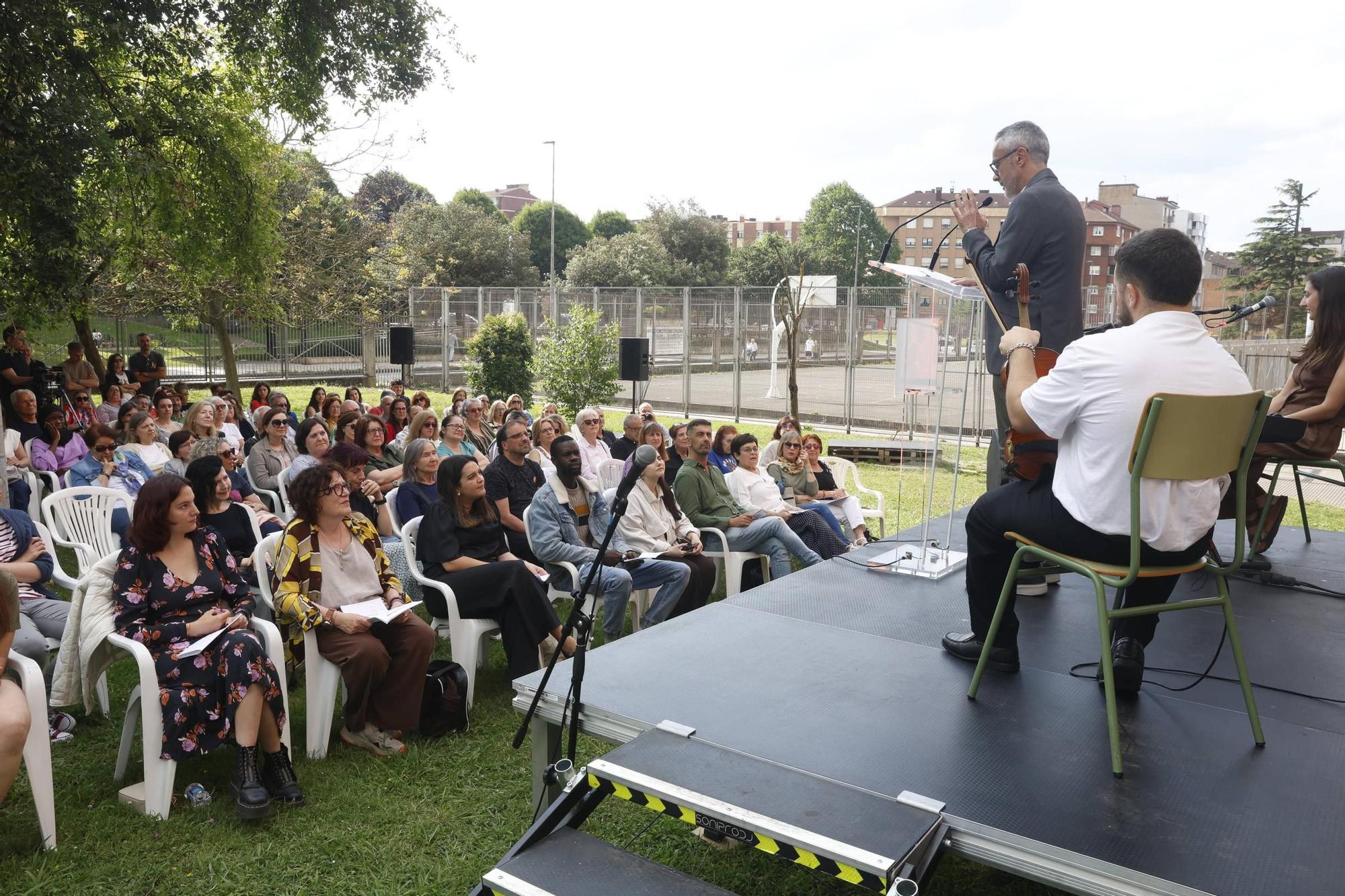 Emotivo homenaje a la profesora Ana Gloria Blanco en el IES Padre Feijoo (en imágenes)