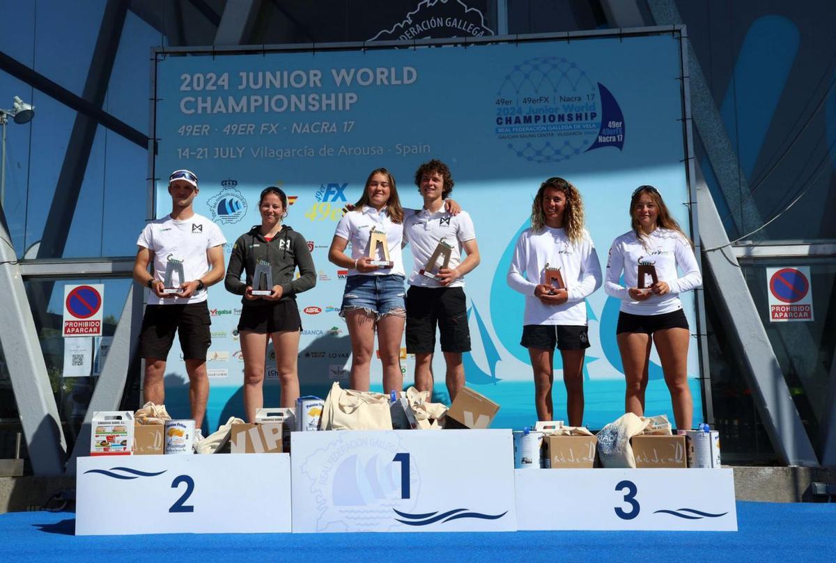 Un momento de la entrega de premios del campeonato del mundo de vela disputado durante el finde en aguas de Arousa.