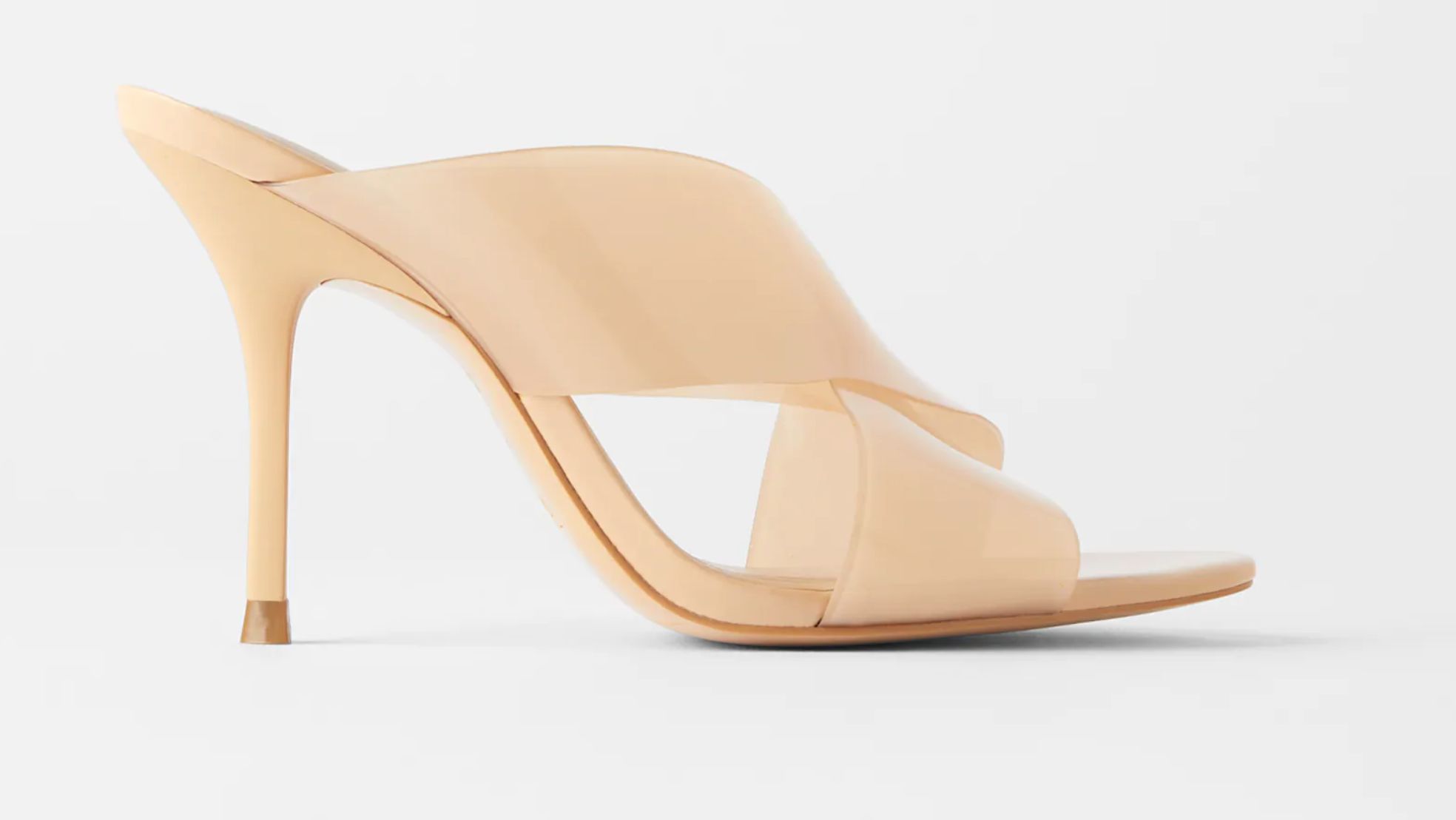 Sandalias de tacón con tiras de vinilo, de Zara