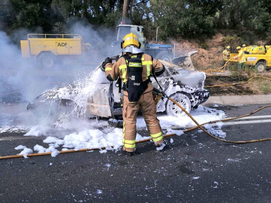 Un cotxe s''incendia a la C-65 i provoca grans retencions