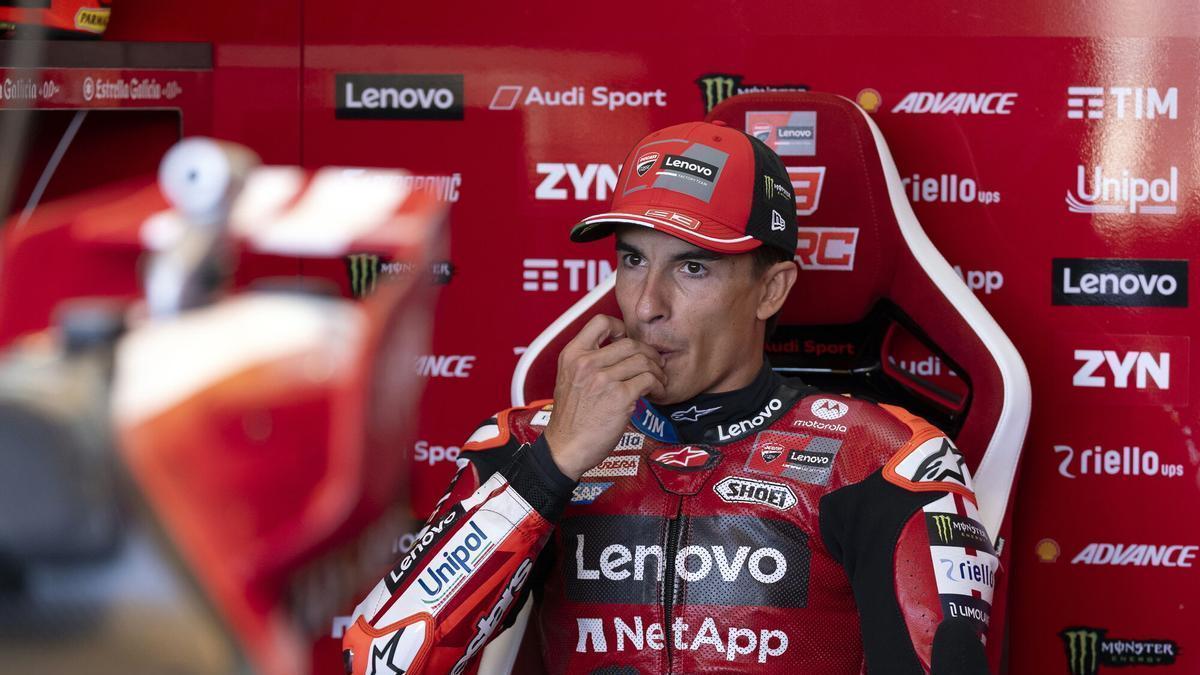 Marc Márquez, en el box de Ducati