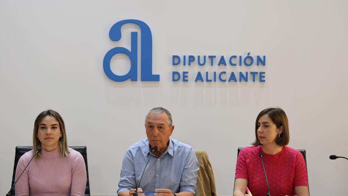 Sara Llobell, Joan Baldoví y Esther Díez, este jueves en la Diputación de Alicante