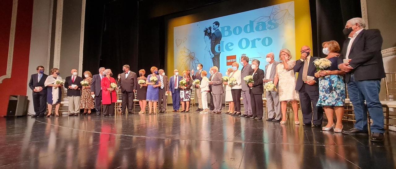 La gala de las Bodas de Oro celebradas en el Teatro Castelar de Elda.