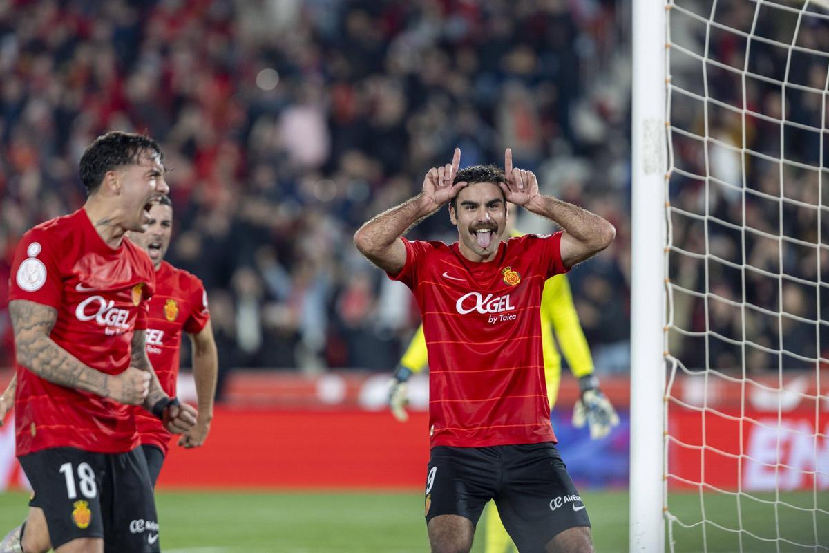 Abdón celebra uno de sus goles frente al Girona.