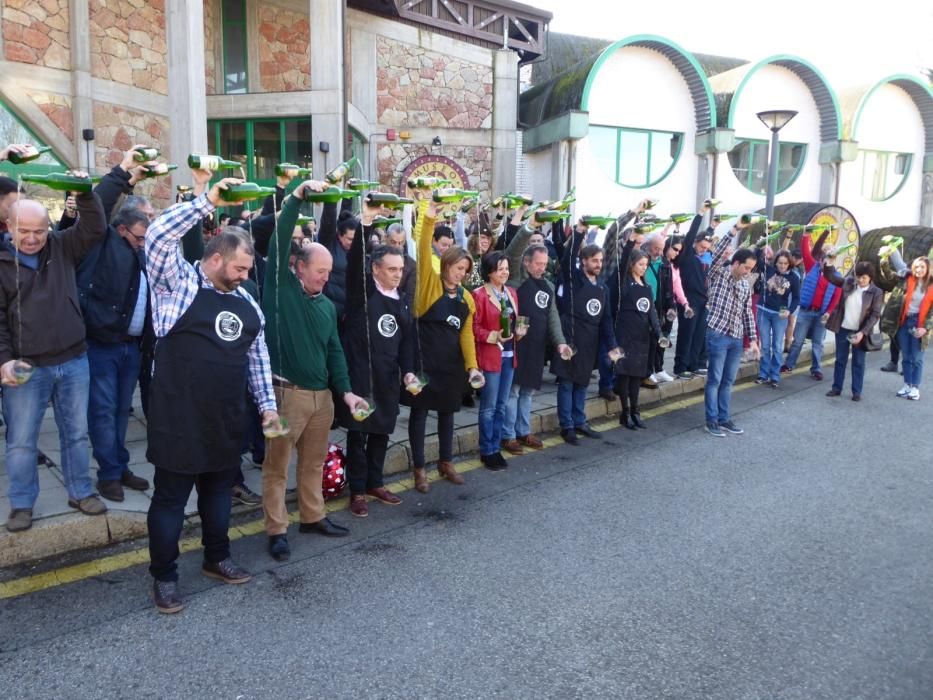 Asturias escancia para defender la cultura sidrera