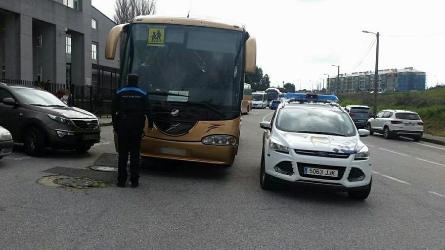 Uno de los controles efectuados esta mañana por la Policía Local de Rianxo.