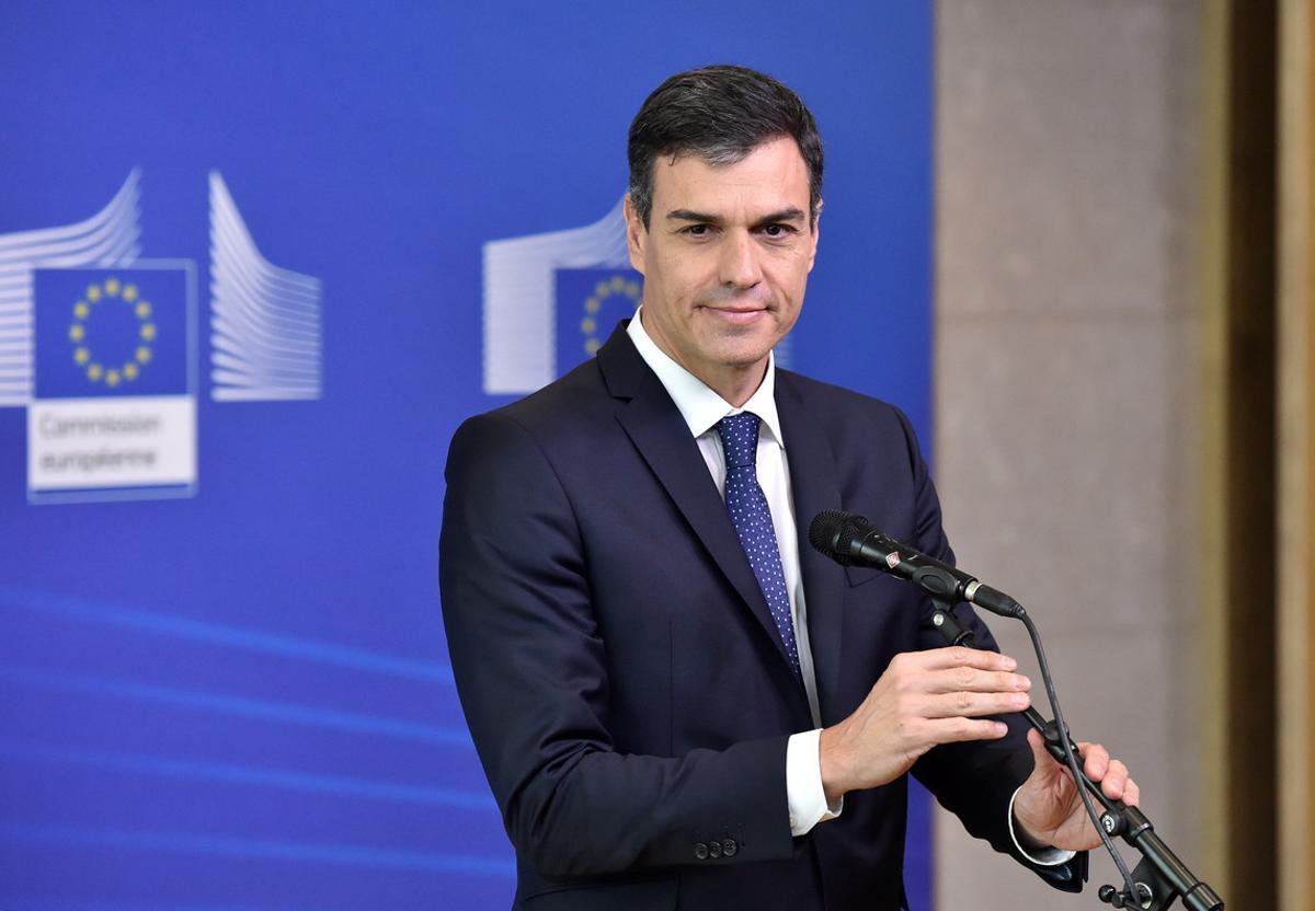 Spanish Prime Minister Pedro Sanchez looks on after arriving to take part in an emergency European Union leaders summit on immigration, in Brussels, Belgium June 24, 2018.  REUTERS/Eric Vidal