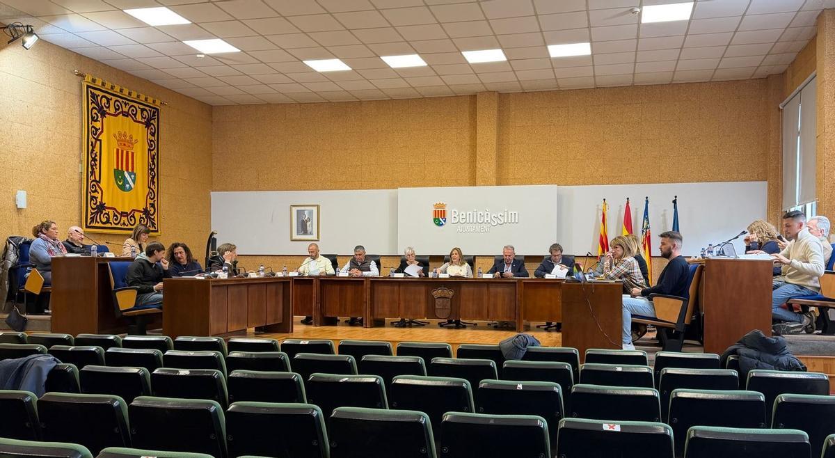 La corporación municipal, durante el pleno extraordinario celebrado este jueves.