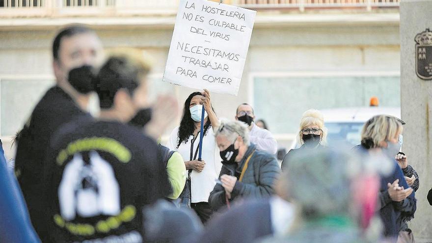 Cervera: &quot;Los Alcázares no puede seguir cerrado una semana más&quot;