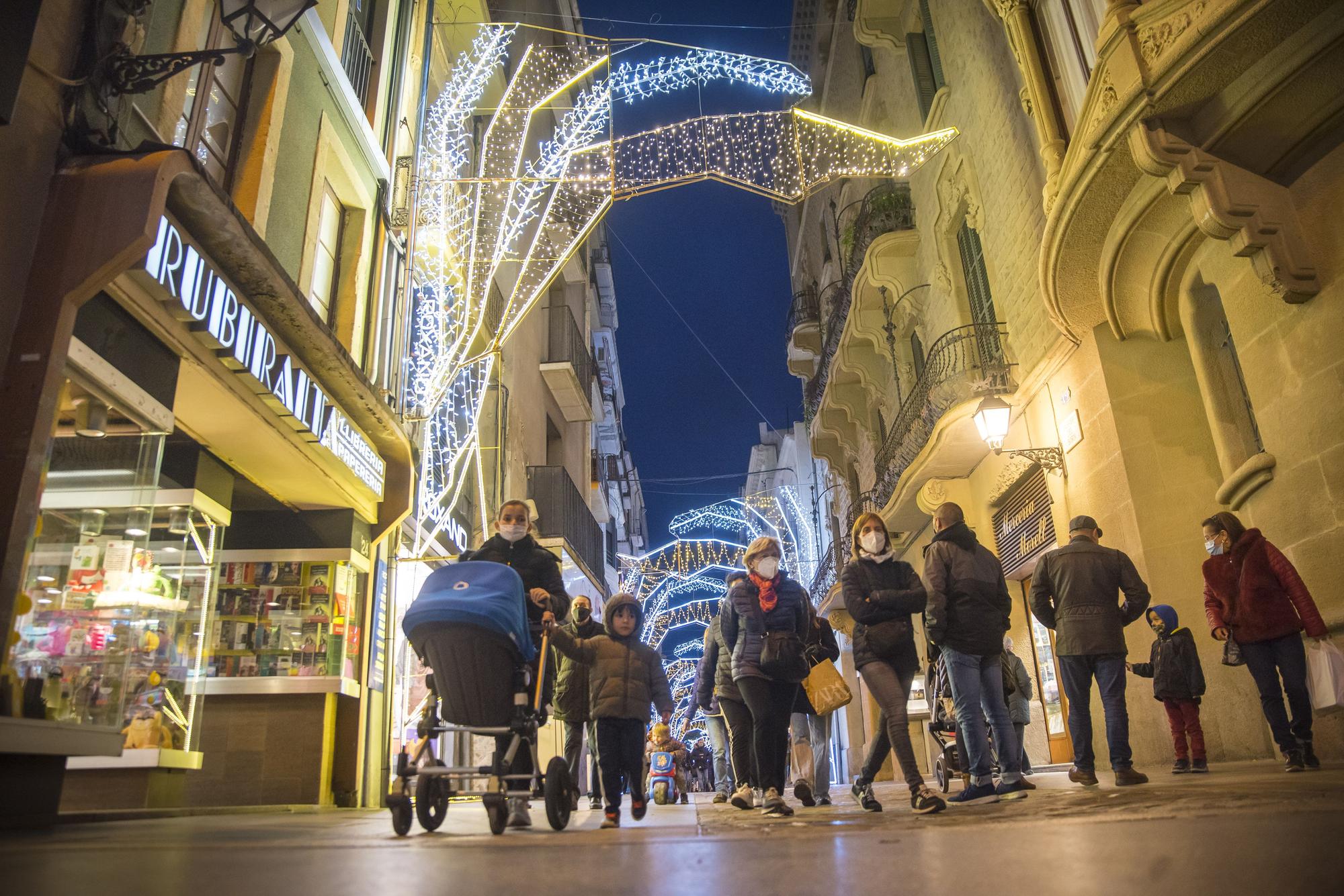 Manresa s'il·lumina: S'engega la il·luminació nadalenca a la ciutat