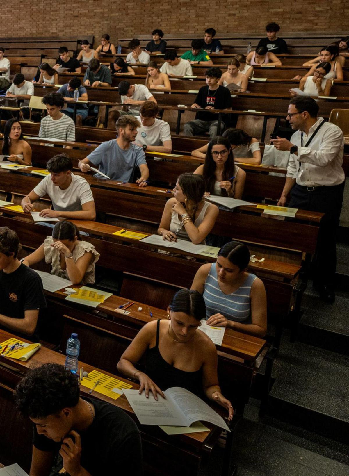 Examen de selectivitat en una facultat de la UB, la setmana passada. | JORDI OTIX