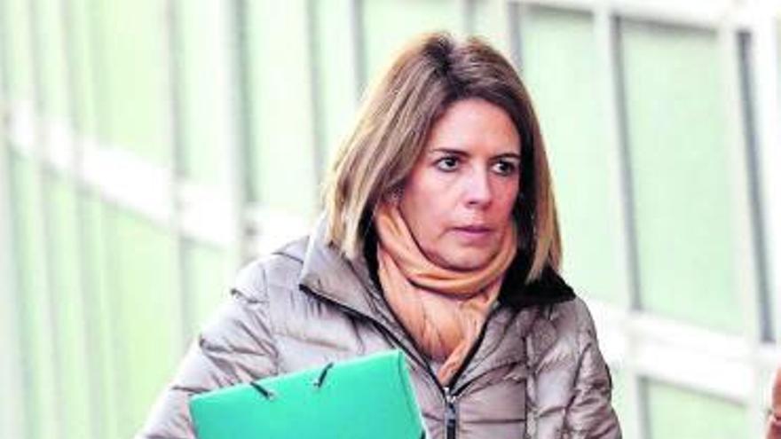 Esther Mateo, ayer, llegando a la Cidade da Cultura. | // X. ÁLVAREZ