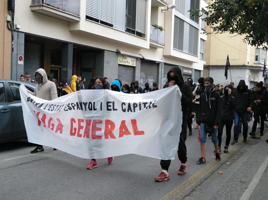 Protesta dels CDR a Girona en el marc de la vaga general