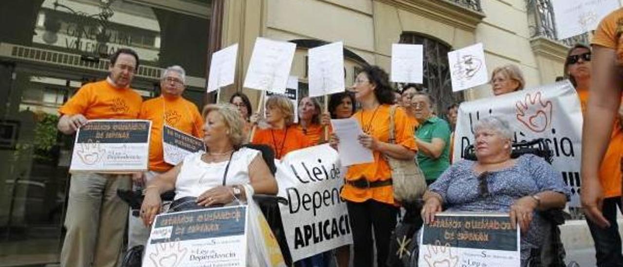 Imagen de una de las protestas por los impagos de las ayudas a la dependencia en 2010.