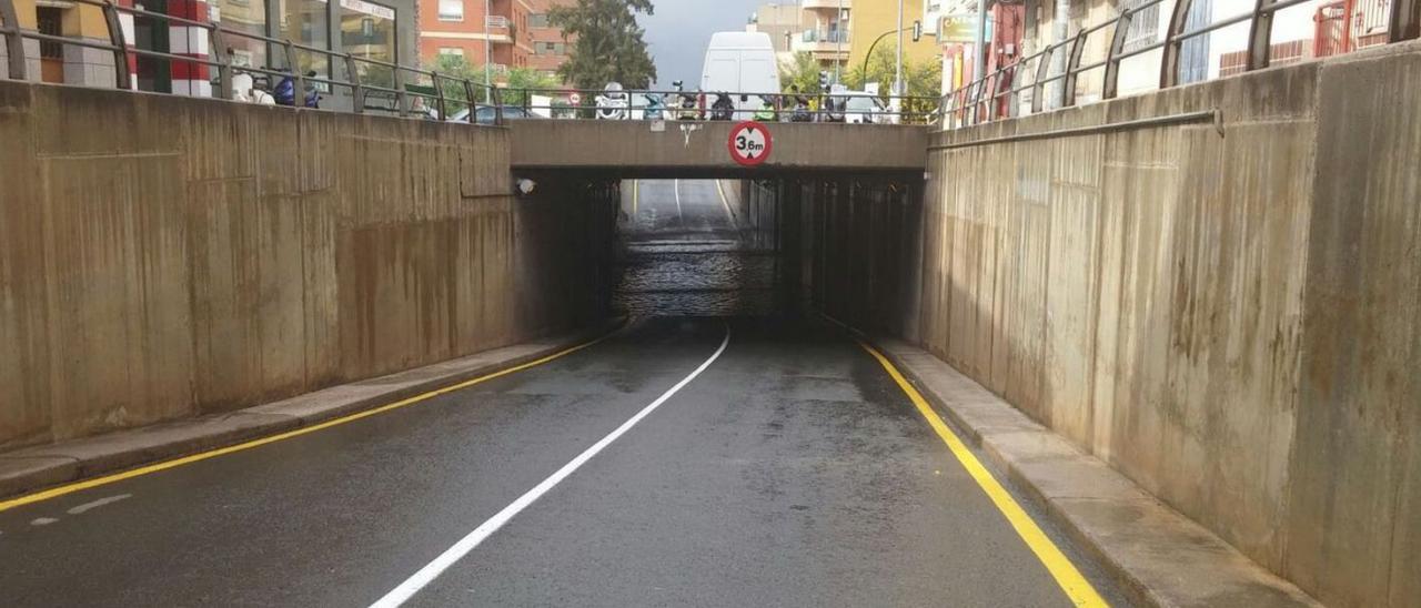 El túnel de la avenida Fabián Escribano se inunda cada vez que caen lluvias abundantes  | L.O.