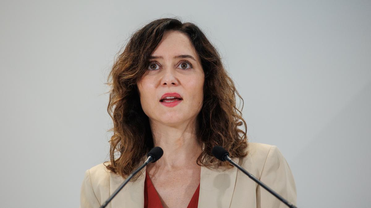 La presidenta de la Comunidad de Madrid, Isabel Díaz Ayuso, interviene durante su visita a las instalaciones de Finanzauto, a 18 de marzo de 2024, en Arganda del Rey, Madrid (España).