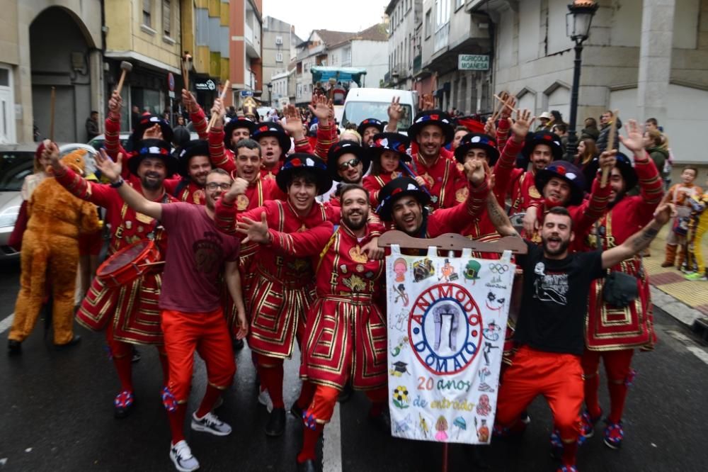 Moaña dice adiós al Entroido con el Enterro da Sardiña