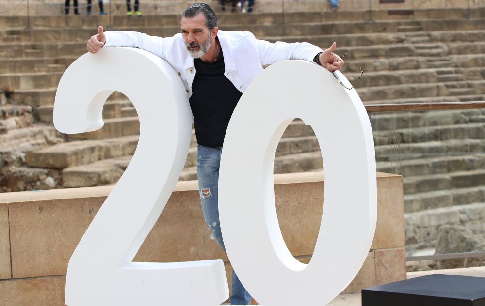 Photocall en la calle Alcazabilla antes del encuentro con la prensa