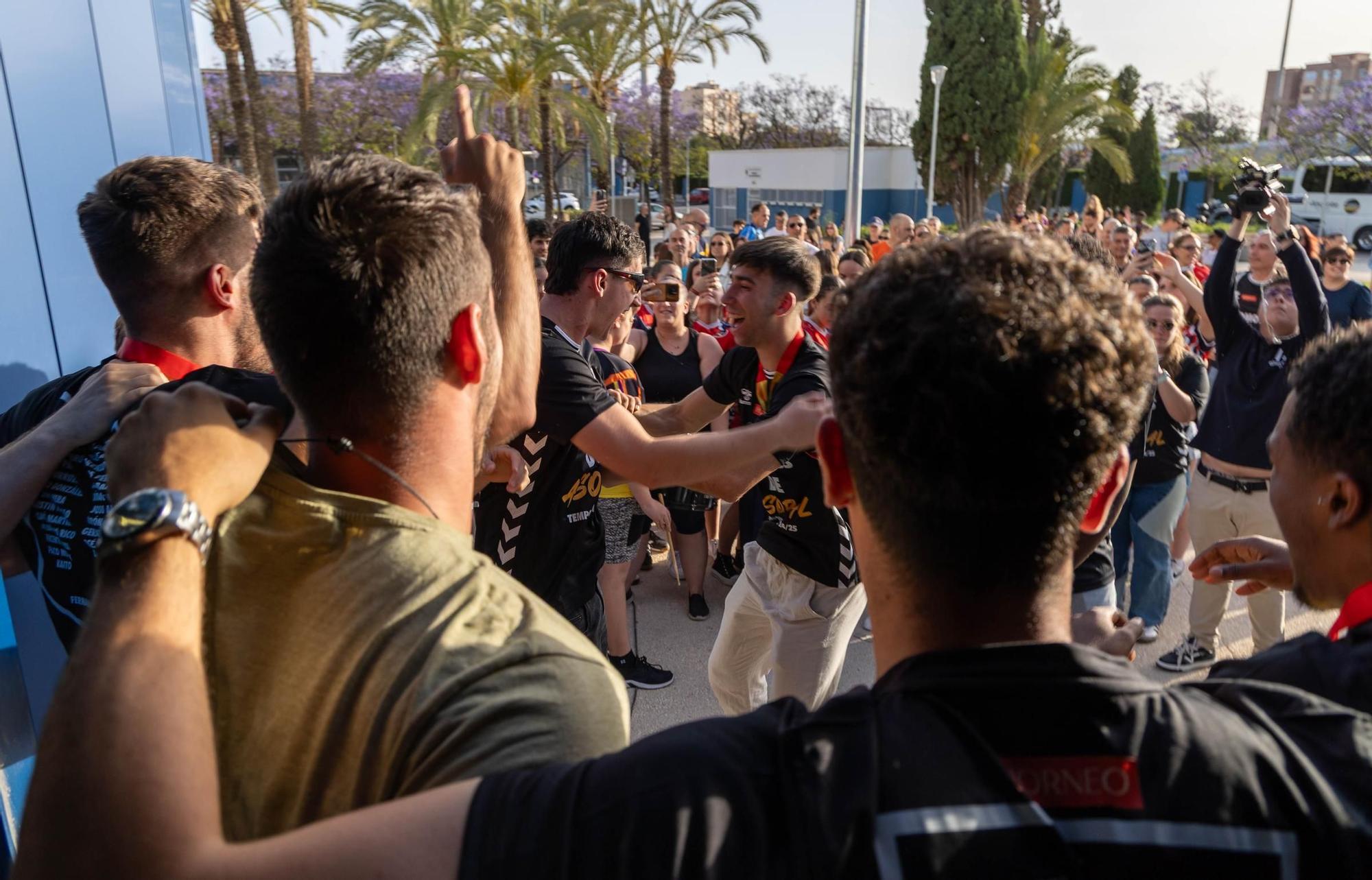Recibimiento de los recién ascendidos Eon Horneo recién ascendidos a la liga Asobal de balonmano