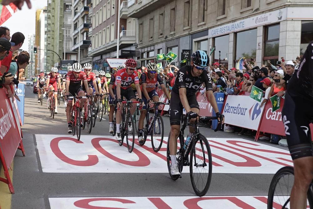 Llegada de la Vuelta a España al Muro de San Lorenzo