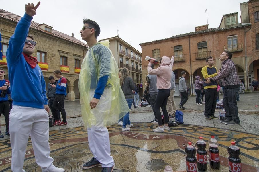 La lluvia no restó ambiente a la petición del Toro