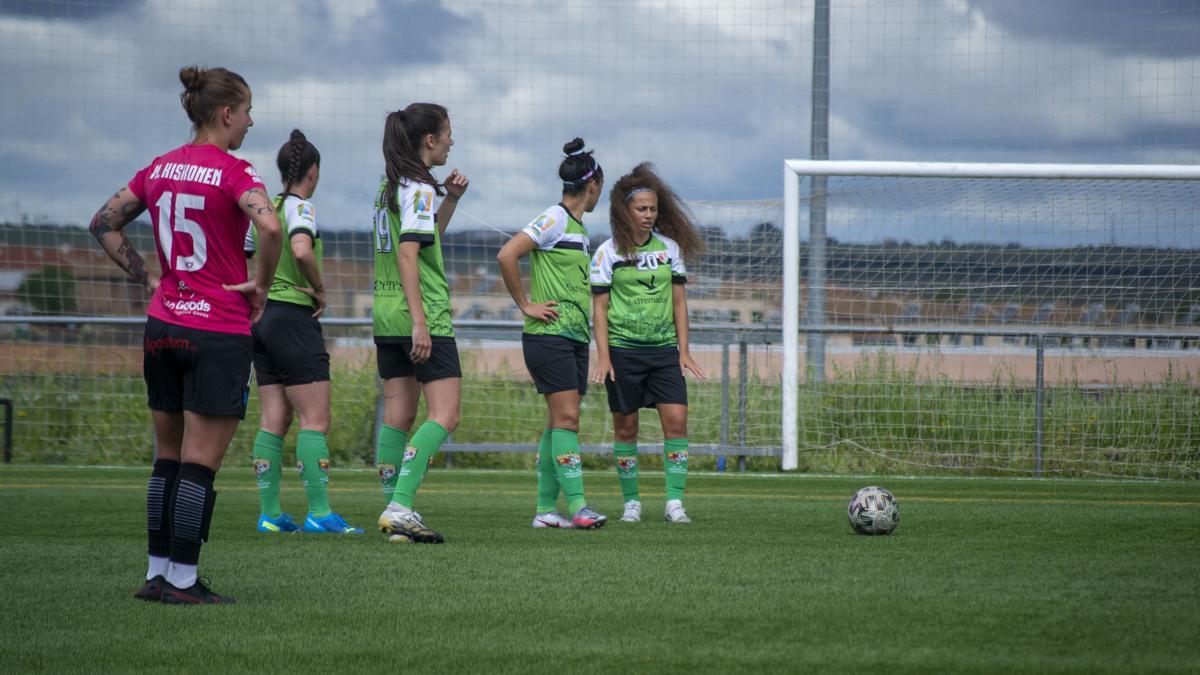 Primer triunfo del Femenino Cáceres en fase de ascenso - El Periódico  Extremadura