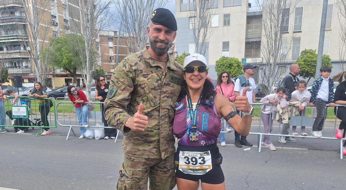 Graci Iáñez, tras ganar la Guzmán El Bueno, junto a Juan José Jansa, teniente coronel de la Brigada Guzmán El Bueno.