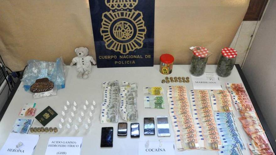 La Policía Nacional desmantela un punto de venta de droga en el Gancho