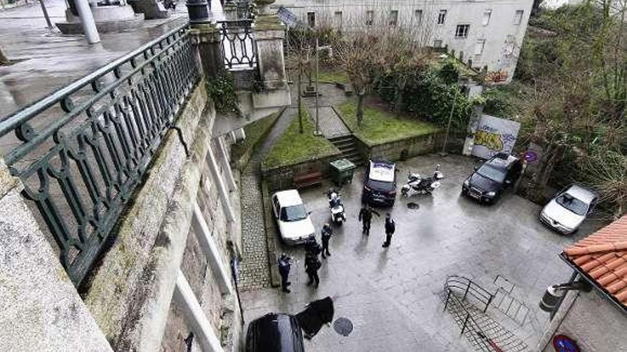 El hombre se precipitó desde el mirado de Alfonso XII.  // J. Santomé